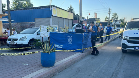 Boşanmasından sorumlu tuttu! Sokak ortasında dehşet saçtı: Yaşlı kadını yaralayıp, intihar etti