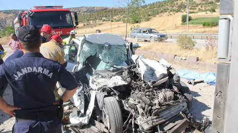 Manisa'da korkunç kaza! Baba ve 3 çocuğu hayatını kaybetti