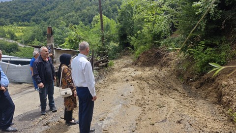 Aşırı yağış nedeniyle Samsun Yakakent ilçesinde heyelan meydana geldi