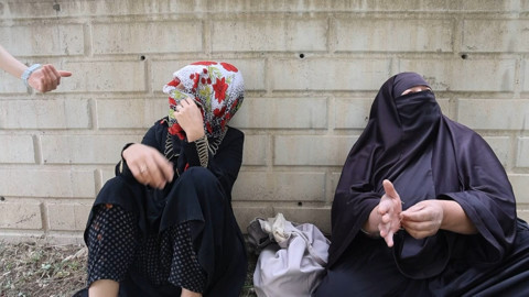 Dilencilerden pes dedirten savunma! Birisi 'Namaz kılacağım' dedi, diğeri 'Bilmiyordum' dedi!