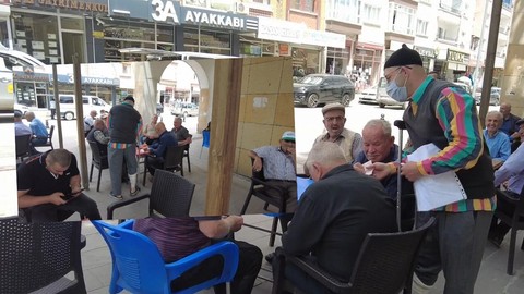 Dilenci kılığına girdi! 10 dakikada kazandığı para akıllara durgunluk verdi