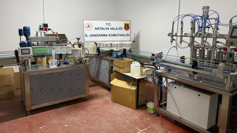 Antalya'da sahte içki operasyonu! 46 bin litre sahte içki ele geçirildi: 3 tutuklama