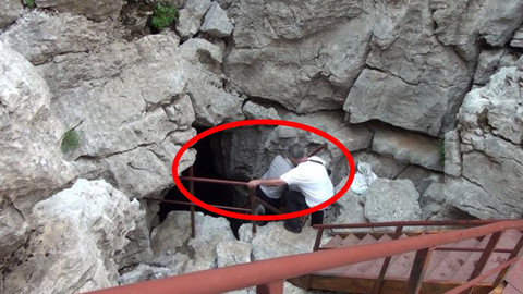 Antalya'da 1900 metreyi bulan rakımda dağın içindeki obrukta tutuyorlar. İçeri girenler manzarayı görünce şaşırıp kalıyor