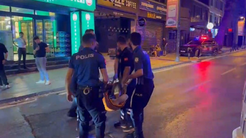 Kadıköy’de kafede alacak verecek kavgası kanlı bitti: 2 kişi vuruldu