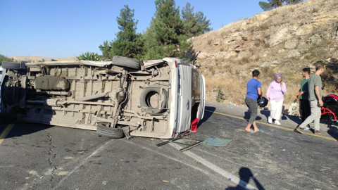 Şanlıurfa'da feci kaza! İşçi servisi ile otomobil çarpıştı: Çok sayıda yaralı var