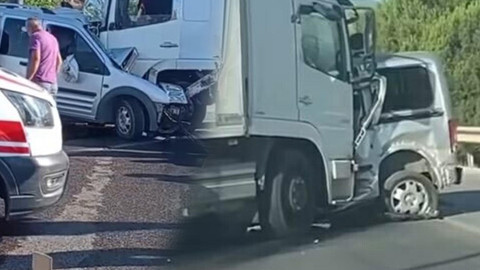 İzmir'de korkunç kaza! Karşı şeride geçen araç TIR'la kafa kafaya çarpıştı: Sürücü feci şekilde can verdi