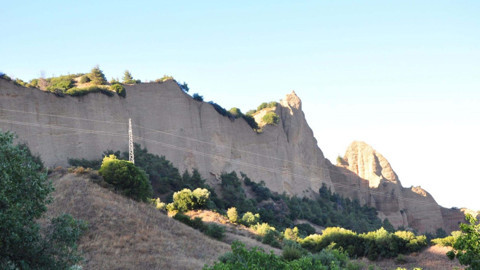 Manisa'da peribacası benzeri kaya oluşumları dikkat çekiyor