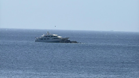 Bodrum'da korkutan anlar! Motoryat kayalıklara çarptı