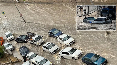 Ankara'da sağanak yağış sele döndü! Caddeler su altında kaldı, arabalar sürüklendi