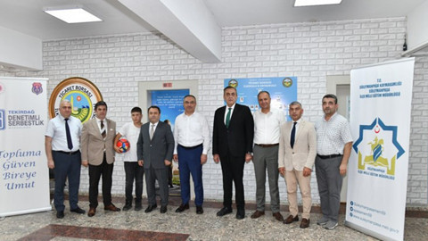 Hükümlüler okulları yeniliyor! Hem topluma katkı hem sertifika!