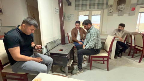 Temmuz ortasında şaşırtan manzara! Geceleri 0 dereceye iniyor, vatandaşlar soba yakmadan duramıyor
