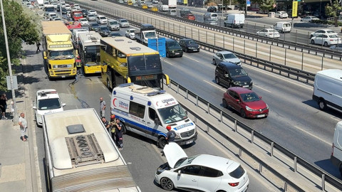 Avcılar D-100 kara yolunda kaza! Otomobil İETT otobüsüne çarptı: 1 yaralı