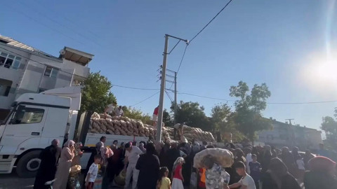 İsmini vermek istemeyen hayırseverden bir TIR dolusu yardım