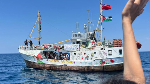 Gazze’ye umut taşıyan Hanzala’ya müdahale! İsrail askerleri gemiyi alıkoydu