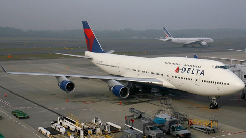 ABD-Hollanda seferini yapan uçak acil iniş yaptı! 25 yaralı