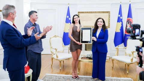 Dua Lipa Kosova vatandaşlığı aldı