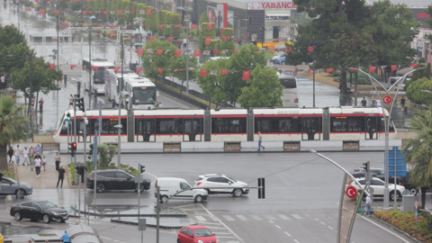 Samsun’da kavurucu sıcakların ardından beklenen yağmur geldi. Termometre 31 dereceye düştü
