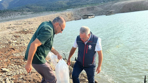 Aydın’da baraj gölünde hareket başladı… 600 bin canlı suya karıştı, görüntüler dikkat çekti