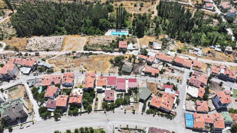 Erciyes’in zirvesinden gelen buz gibi sular, 400 yıllık havuzda serinletiyor