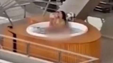 Balkondaki jakuzilerinde uygunsuz hareketler sergileyen çifti komşuları ihbar etti