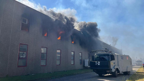 Çorlu’da tekstil fabrikası ve seramik deposu alev alev yandı!