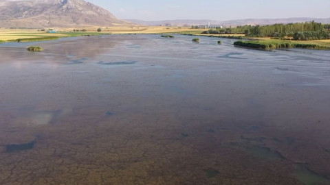 Sivas’ta göçmen kuşların yaşam alanı Ulaş Gölü’ne yeni su kaynakları yönlendirildi