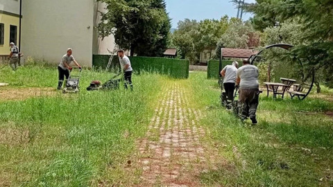 Körfez’de parklar, kaldırım kenarları ve bisiklet yollarında ot temizliği yapıldı
