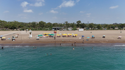 Antalya’nın Konyaaltı ve Lara plajları bu yaz da turistlerin gözdesi oldu