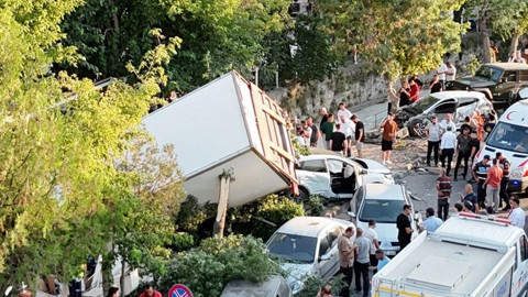Nevşehir’de can pazarı: Freni boşalan kamyon caddeyi birbirine kattı