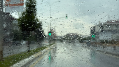 Sakarya’da sabah saatlerinde yağmur etkili oldu, pazar ve pazartesi kuvvetli sağanak bekleniyor