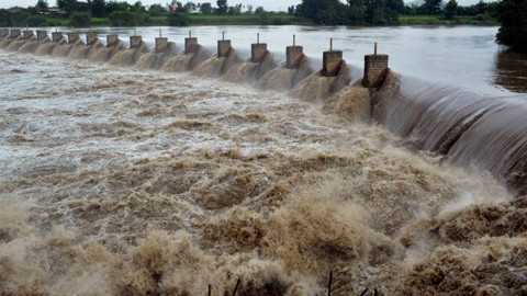 Hindistan'da sel: 21 kişi hayatını kaybetti