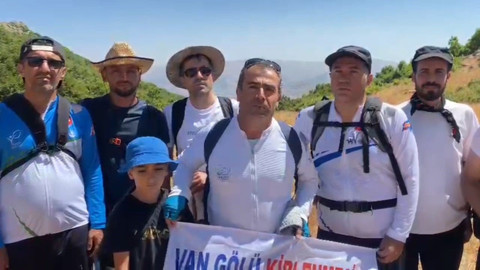 Bitlis’in Tatvan ilçesinde doğaseverler Kırkor Dağı’nda yürüyüş etkinliği düzenledi