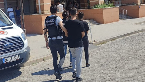 Kastamonu'da uyuşturucuyla yakalanan 2 şüphelinin arandığı ortaya çıktı!