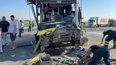 Mardin'de korkunç kaza! TIR ile halk otobüsü çarpıştı! Can kaybı var!