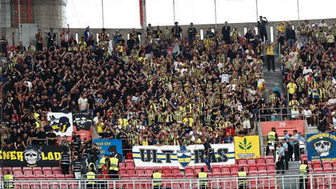 Fenerbahçe'de Benfica maçında tribünlerinden "Ali Koç istifa" sesleri