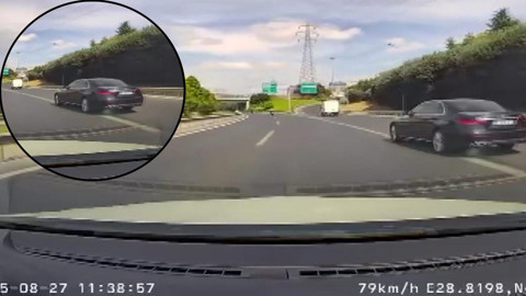 Trafikte ilginç tartışma: 'Arabada kamera var' deyince işler değişti