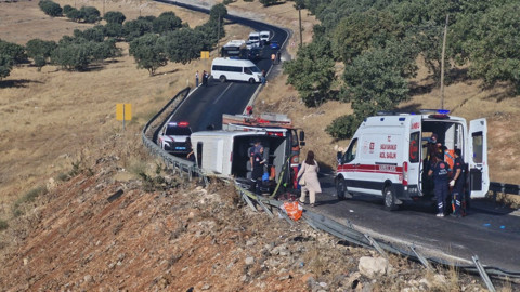 Diyarbakır'da feci kaza! Minibüs devrildi: Ölü ve çok sayıda yaralı var