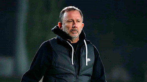 Sergen Yalçın neşteri vurdu! Beşiktaş’ta iki yıldızın bileti kesildi