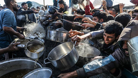 Kıtlık ilan edilen Gazze'de son 24 saatte 10 kişi açlıktan öldü!