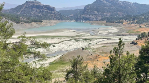 Kahramanmaraş’taki Menzelet Barajı’nda su seviyesi yüzde 45’e geriledi, geçen yıla göre 25 puan düştü