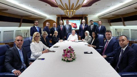 Cumhurbaşkanı Erdoğan Çin dönüşü uçakta gazetecilerin sorularını yanıtladı: "Henüz buna hazır değiller"