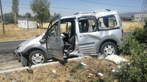 Isparta'da kaza! Otomobil refüje çarpıp takla attı: 2 yaralı