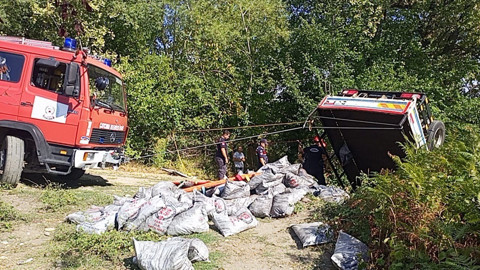 Zonguldak'ta feci kaza! Kamyon şarampole yuvarlandı: Ölü ve yaralı var