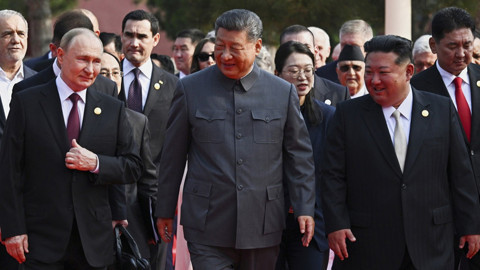 Çin'deki tarihi törene "açık mikrofon" olayı damga vurdu: Putin ve Şi'nin o diyaloğu dünyanın gündeminde