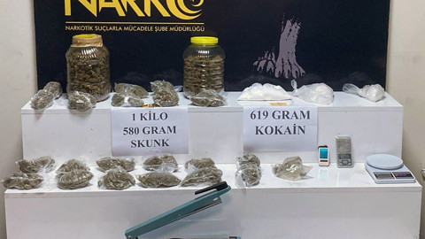 Adana'da şok görüntü! Okul çantasından ve kutudan uyuşturucu çıktı