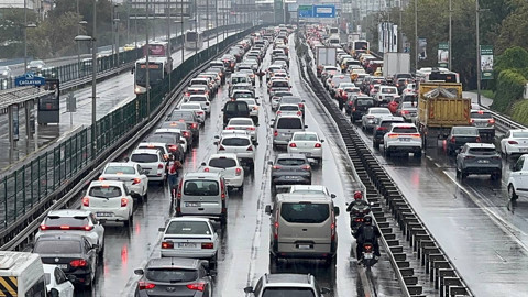 İstanbul'da trafik durma noktasına geldi!