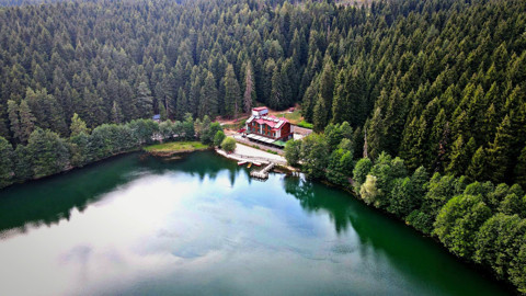 Artvin Şavşat Karagöl-Sahara Milli Parkı doğal güzellikleriyle hafta sonunda ziyaretçilerin akınına uğradı