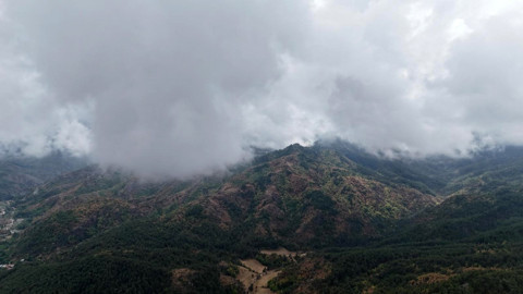 Kastamonu İhsangazi’de dağları kaplayan sis sonbahar manzaralarıyla mest etti