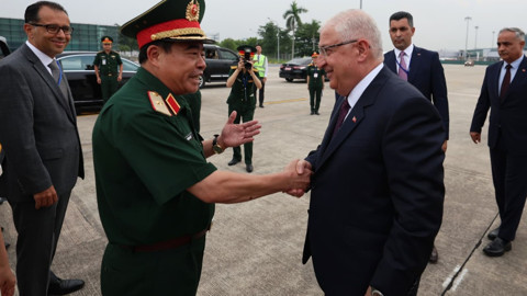 Milli Savunma Bakanı Yaşar Güler, Vietnam’da!