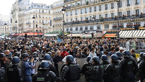 Paris ve Lyon’da şiddetli protesto! 540 kişi gözaltına alındı
